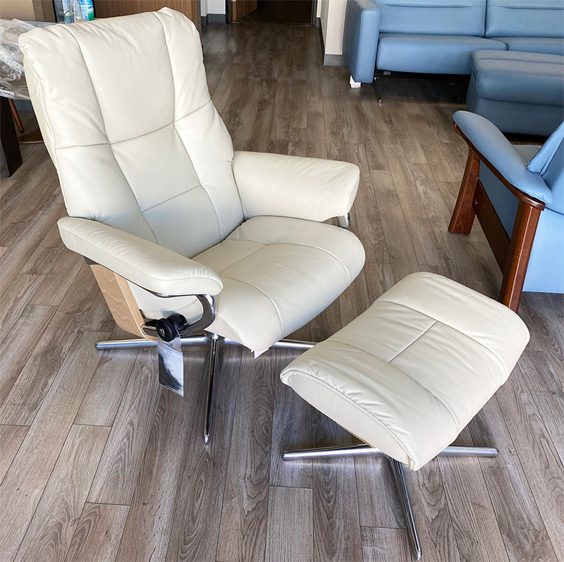 Stressless Mayfair Cross Polished Aluminum Base Paloma Light Grey Leather Recliner Chair by Ekornes