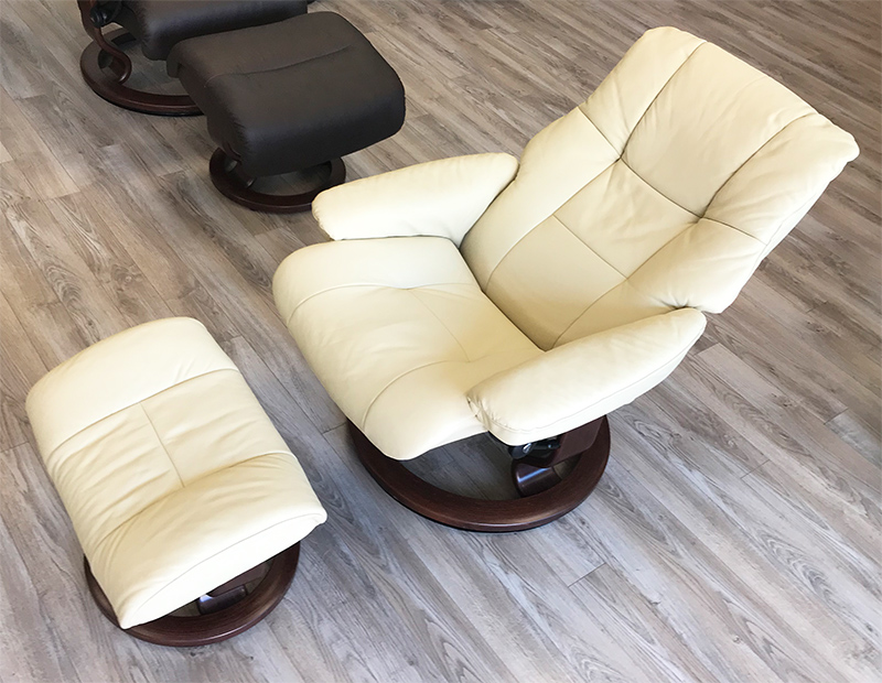Stressless Mayfair Recliner Chair and Ottoman in Paloma Kitt 09432 Leather