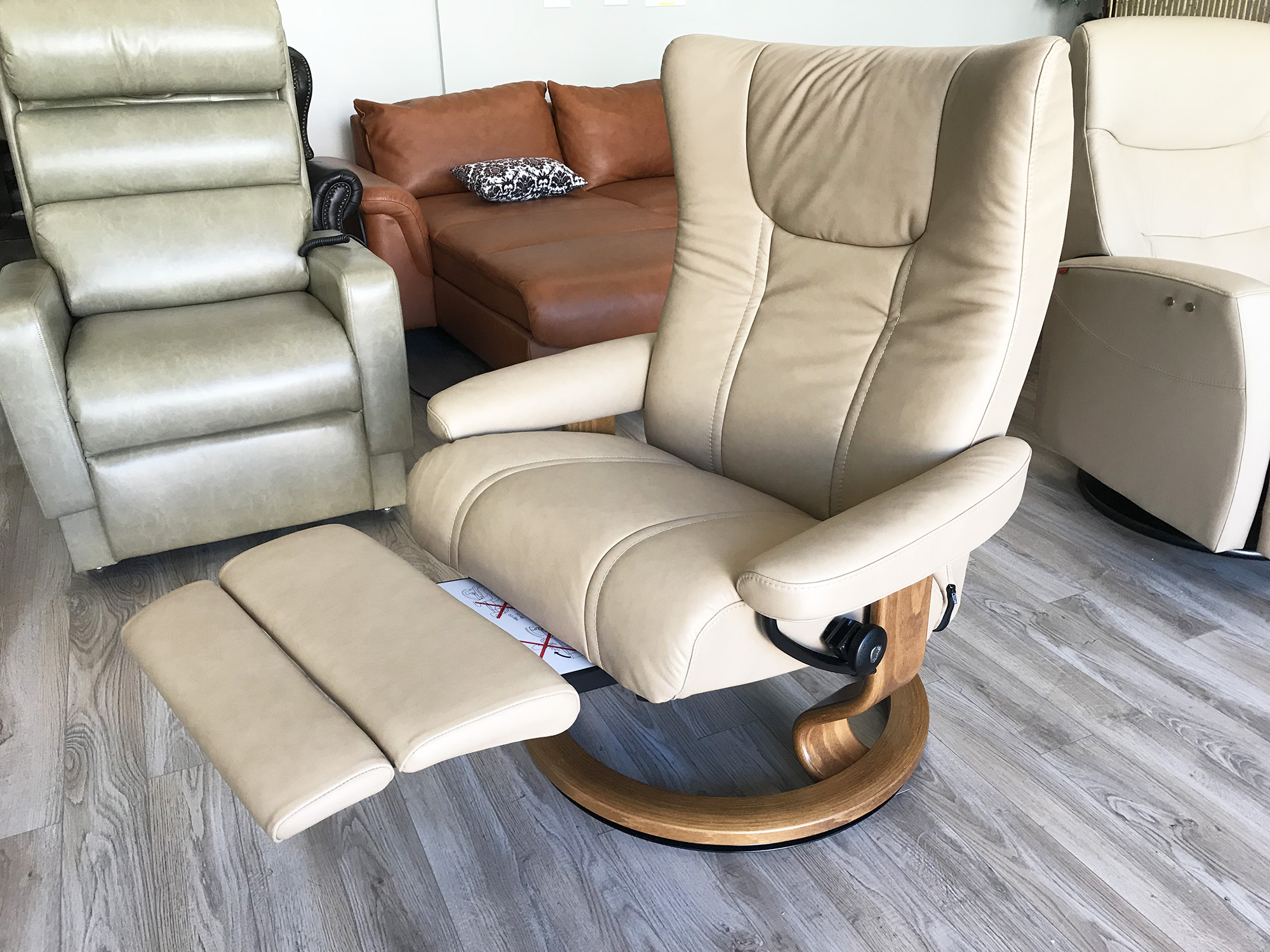 Stressless Wing LegComfort Paloma Sand Leather Color Recliner Chair with Footrest 