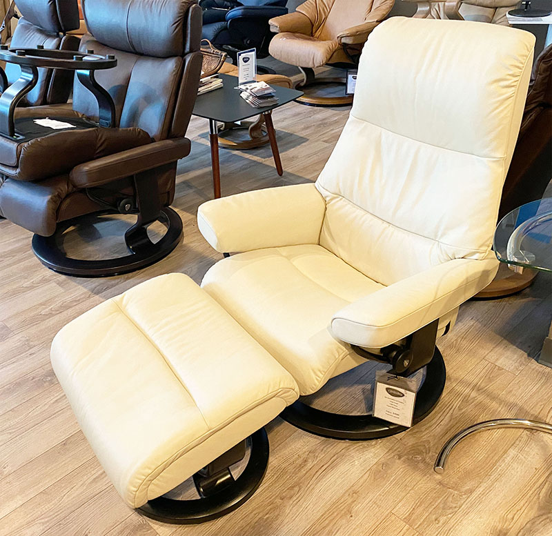 Stressless View Signature Polished Aluminum Base Paloma Light Grey Recliner Chair and Ottoman by Ekornes